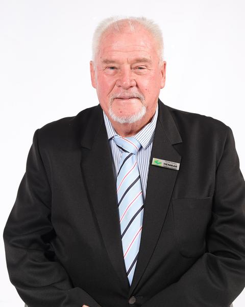 Hennie Prinsloo, estate agent