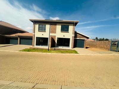 Townhouse For Sale in Jackaroo Ah, Witbank Rural, Witbank