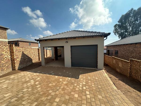 Townhouse For Sale in Witbank Central, Witbank